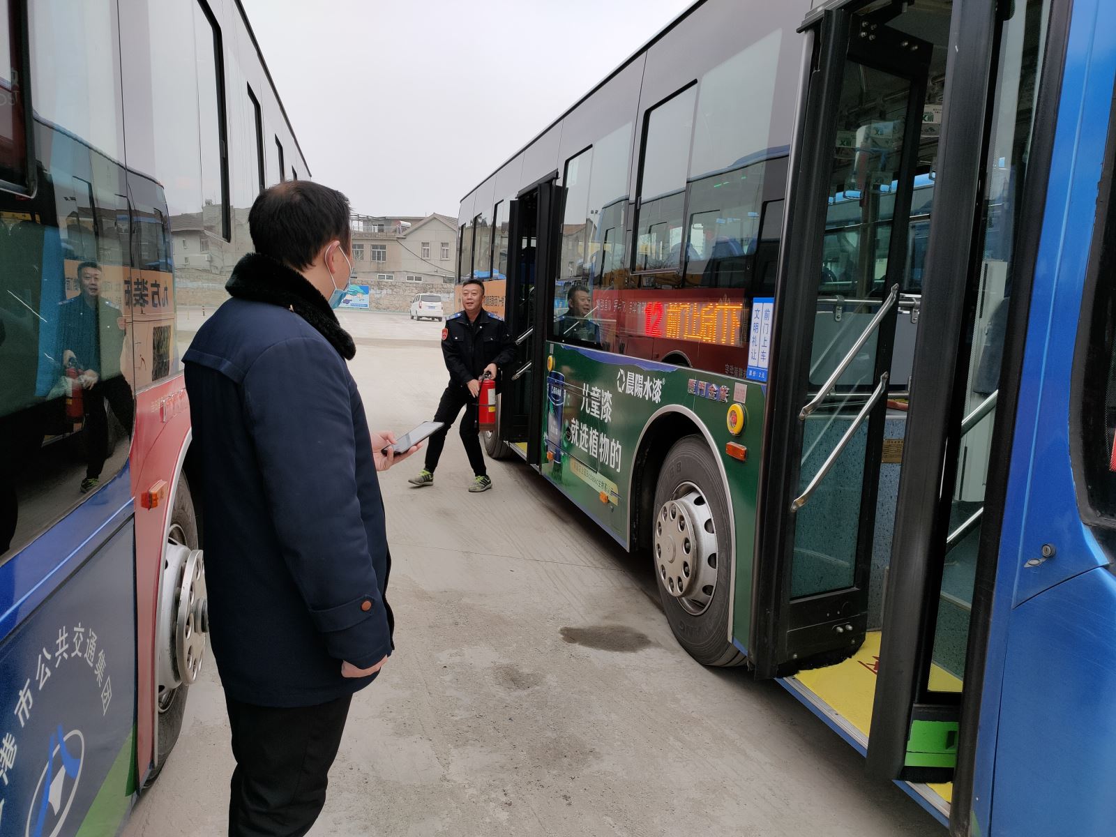 公交集團(tuán)公交事業(yè)一部開展駕駛員應(yīng)急處置能力檢查時(shí)刻緊繃安全弦